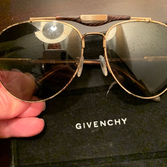 Givenchy sunglasses - Picture 4 of 4